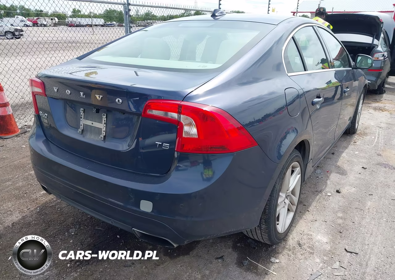 2015 Volvo S60 T5 Platinum VIN:YV140MFMXF1344323 - 4