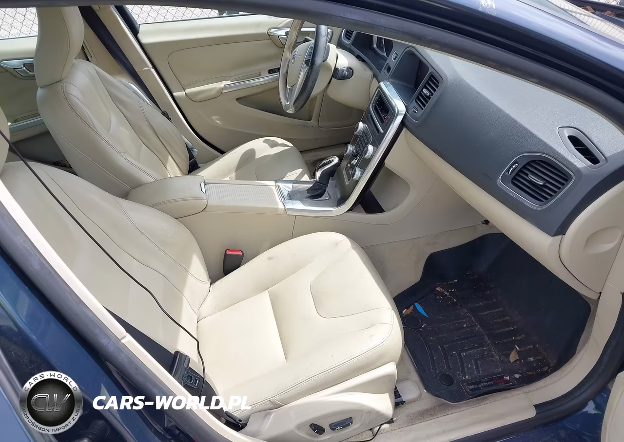 2015 Volvo S60 T5 Platinum VIN:YV140MFMXF1344323 - 5