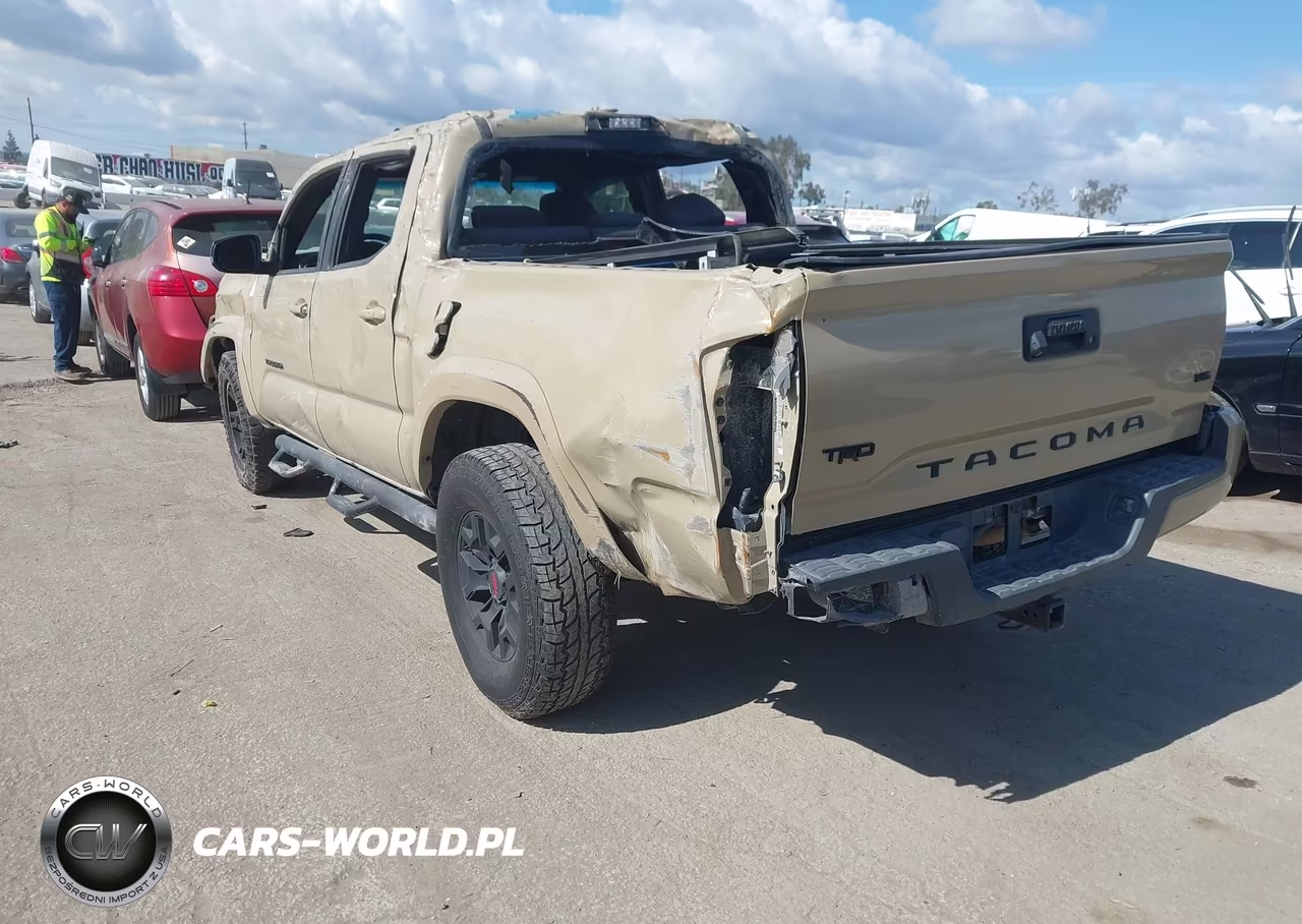 2017 Toyota Tacoma Trd Sport VIN:3TMCZ5AN7HM104424 - 3