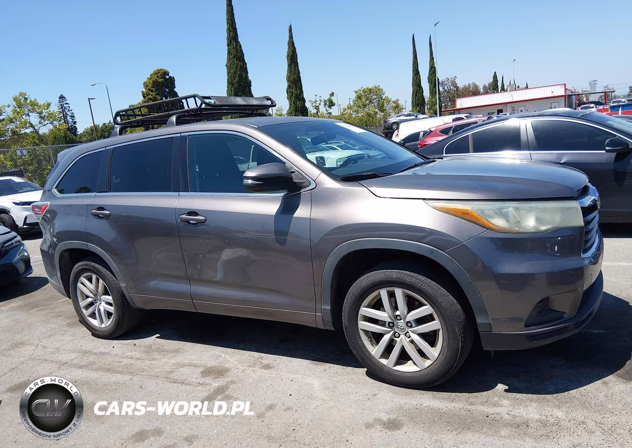 2015 Toyota Highlander Le VIN:5TDZARFH7FS013906 - 13