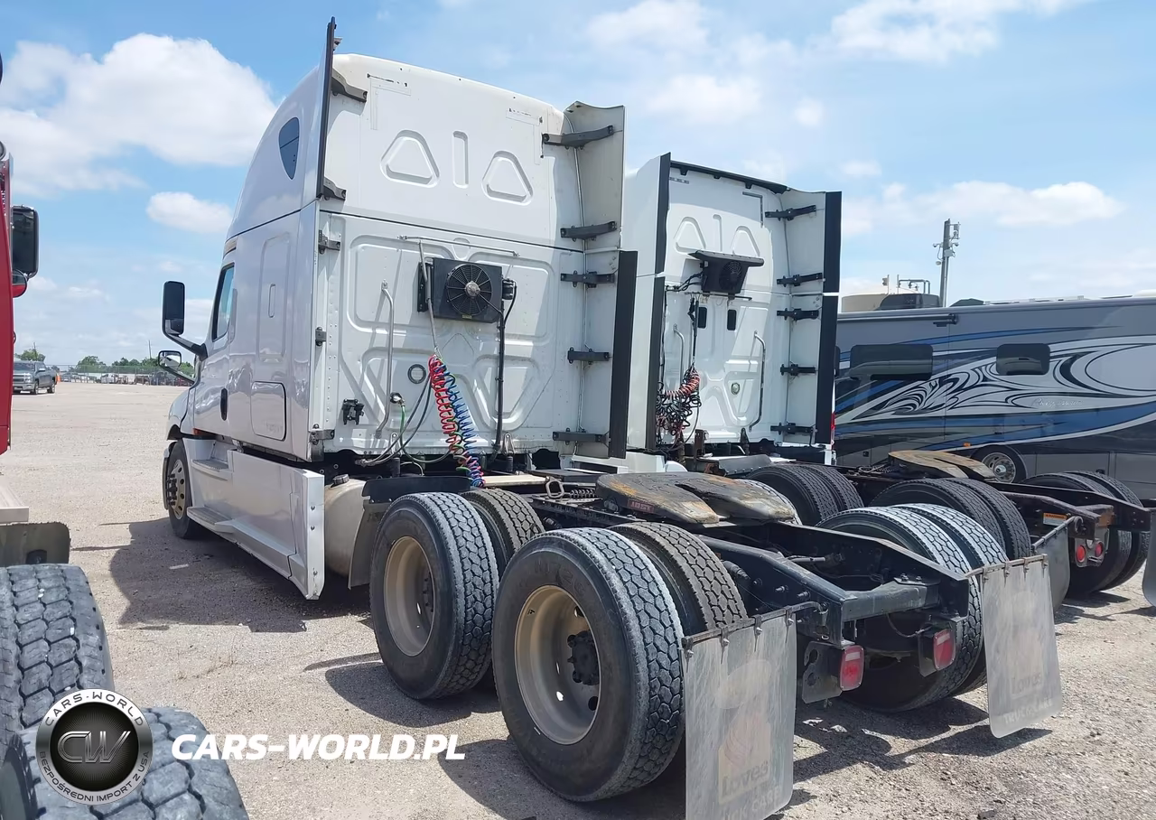 2020 Freightliner New Cascadia 126 VIN:1FUJHHDR7LLLV9586 - 3