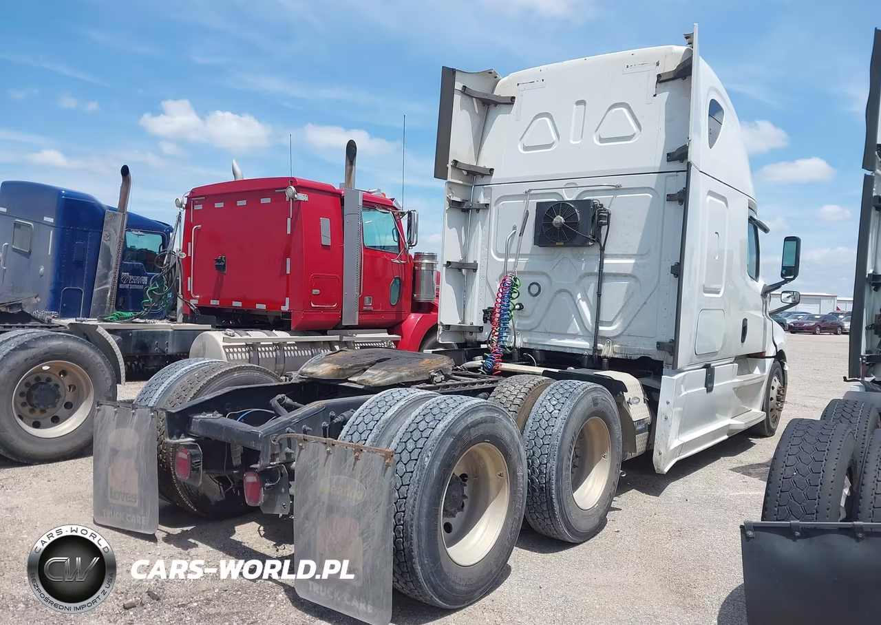 2020 Freightliner New Cascadia 126 VIN:1FUJHHDR7LLLV9586 - 4
