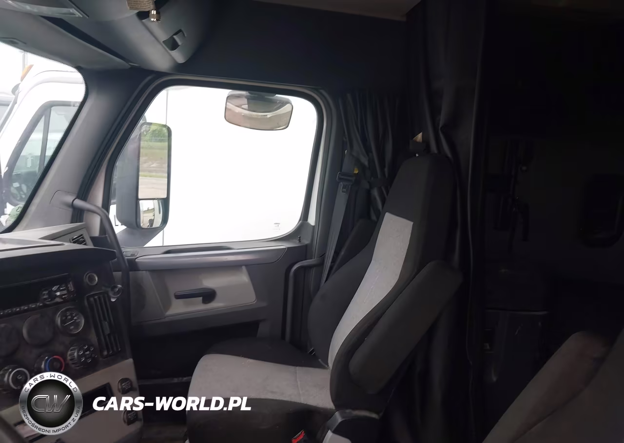2020 Freightliner New Cascadia 126 VIN:1FUJHHDR7LLLV9586 - 6
