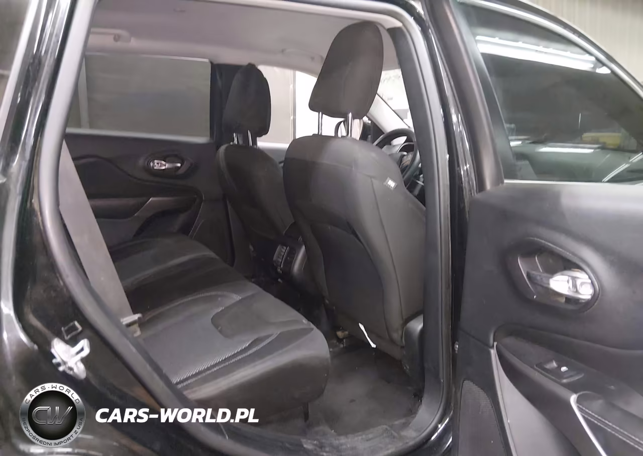 2019 Jeep Cherokee Latitude Fwd VIN:1C4PJLCB0KD145285 - 8