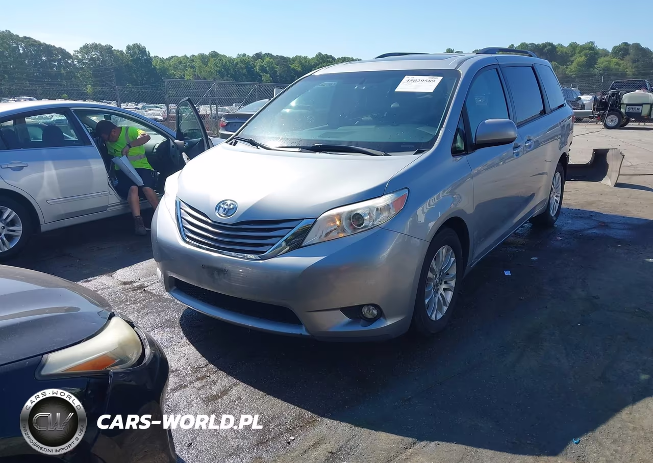 2016 Toyota Sienna Xle 8 Passenger VIN:5TDYK3DC9GS698974 - 2