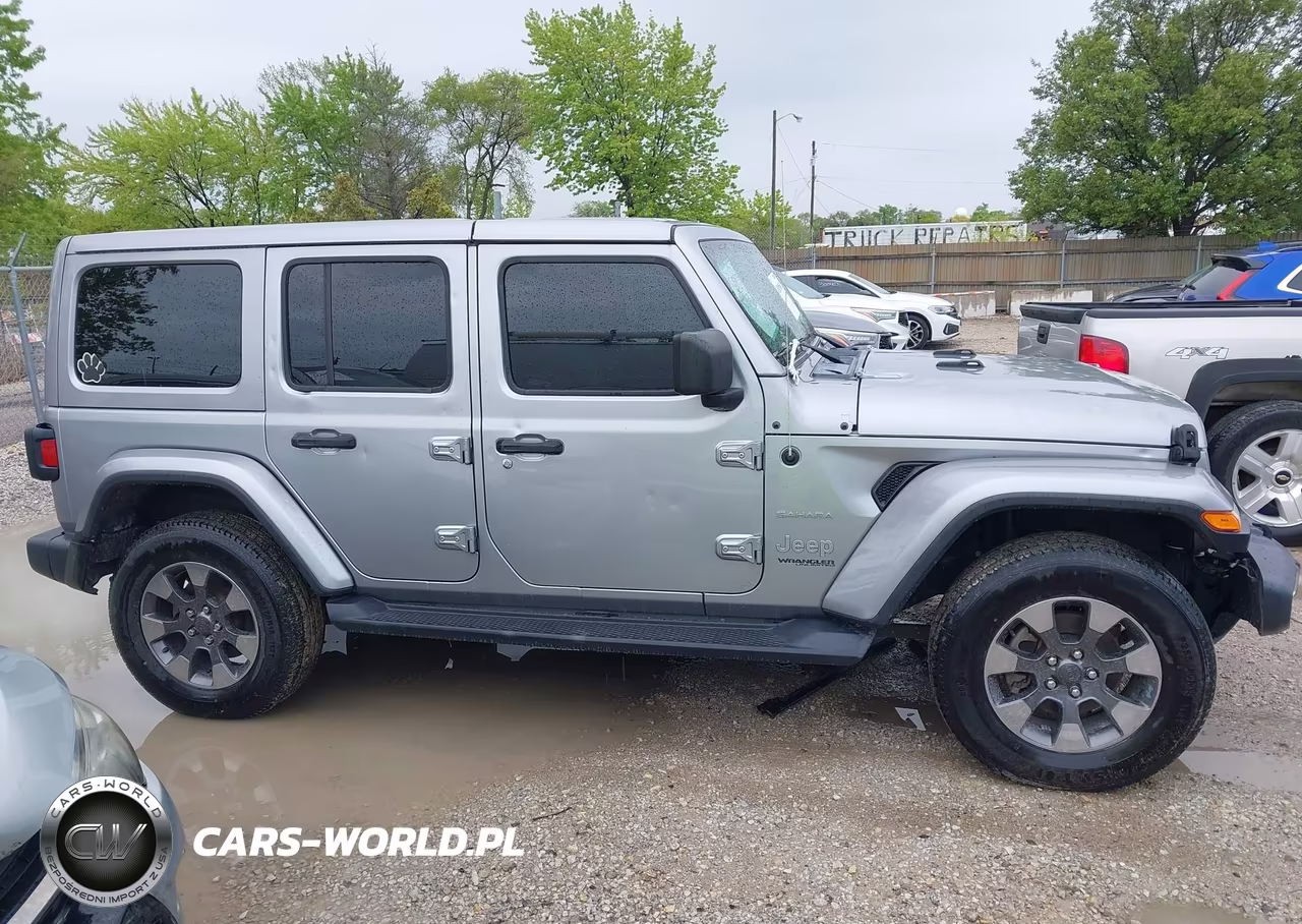 2018 Jeep Wrangler Unlimited Sahara 4X4 VIN:1C4HJXEN4JW332549 - 13