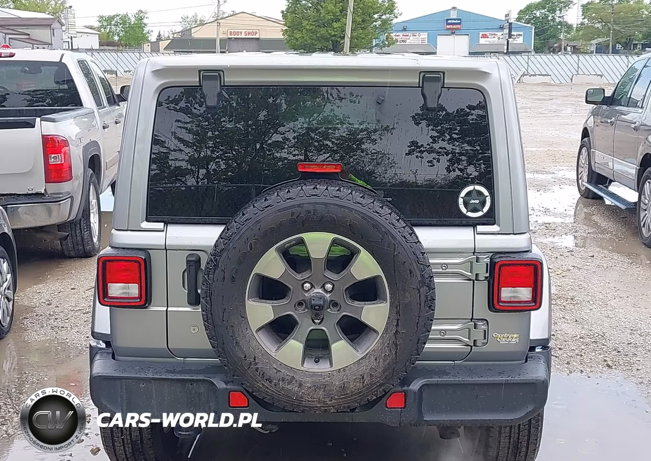 2018 Jeep Wrangler Unlimited Sahara 4X4 VIN:1C4HJXEN4JW332549 - 16