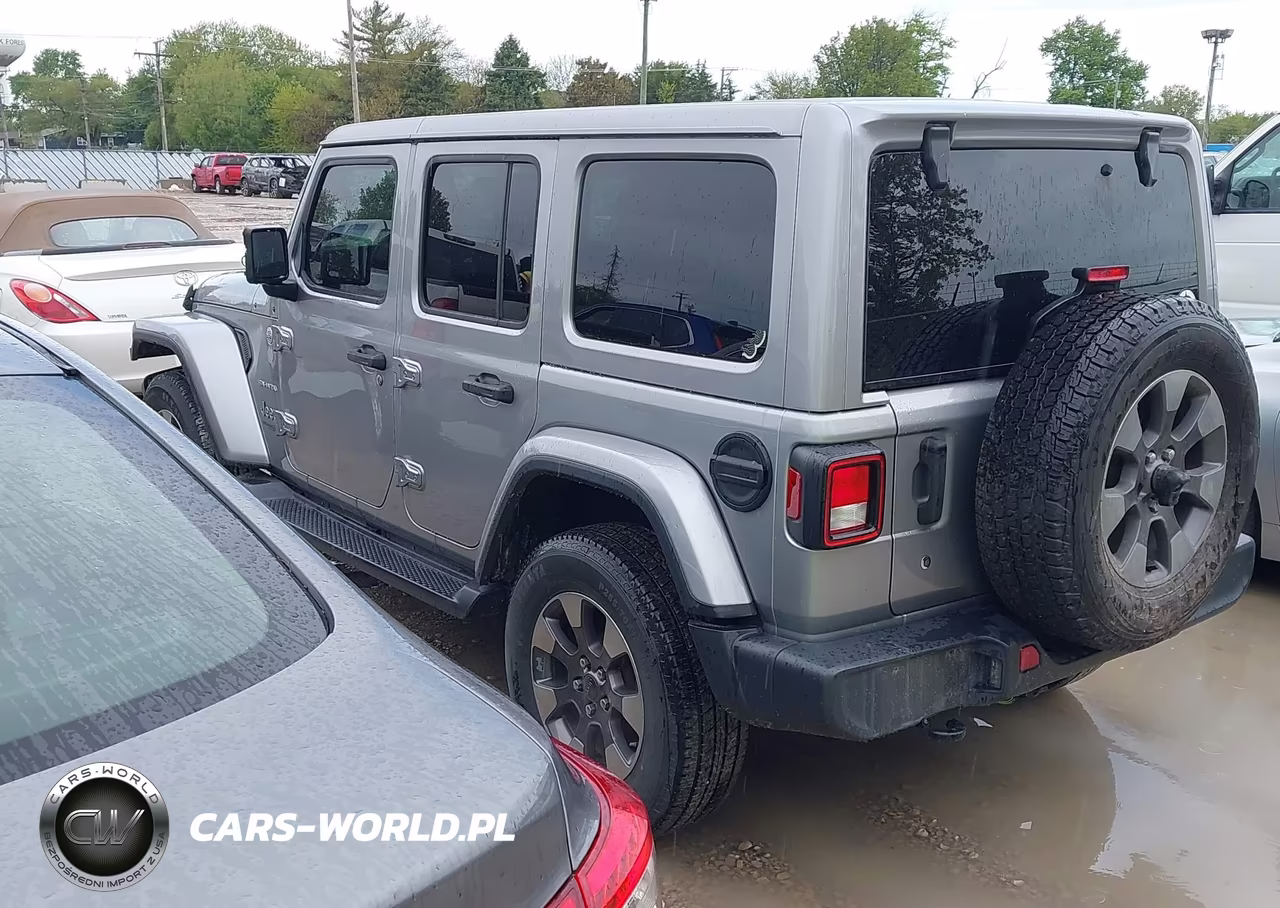 2018 Jeep Wrangler Unlimited Sahara 4X4 VIN:1C4HJXEN4JW332549 - 3