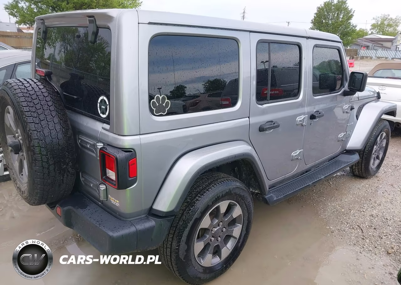 2018 Jeep Wrangler Unlimited Sahara 4X4 VIN:1C4HJXEN4JW332549 - 4