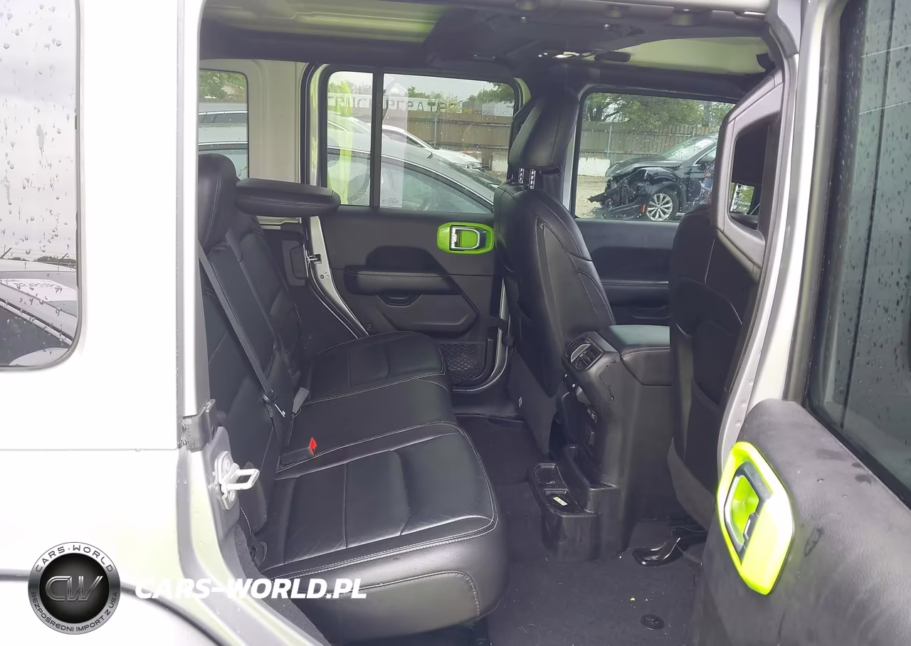 2018 Jeep Wrangler Unlimited Sahara 4X4 VIN:1C4HJXEN4JW332549 - 8