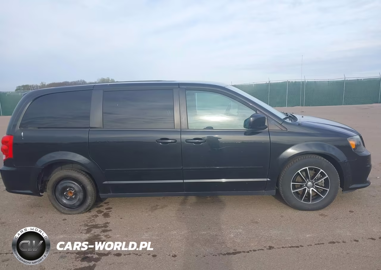 2016 Dodge Grand Caravan R-T VIN:2C4RDGEG2GR352118 - 13