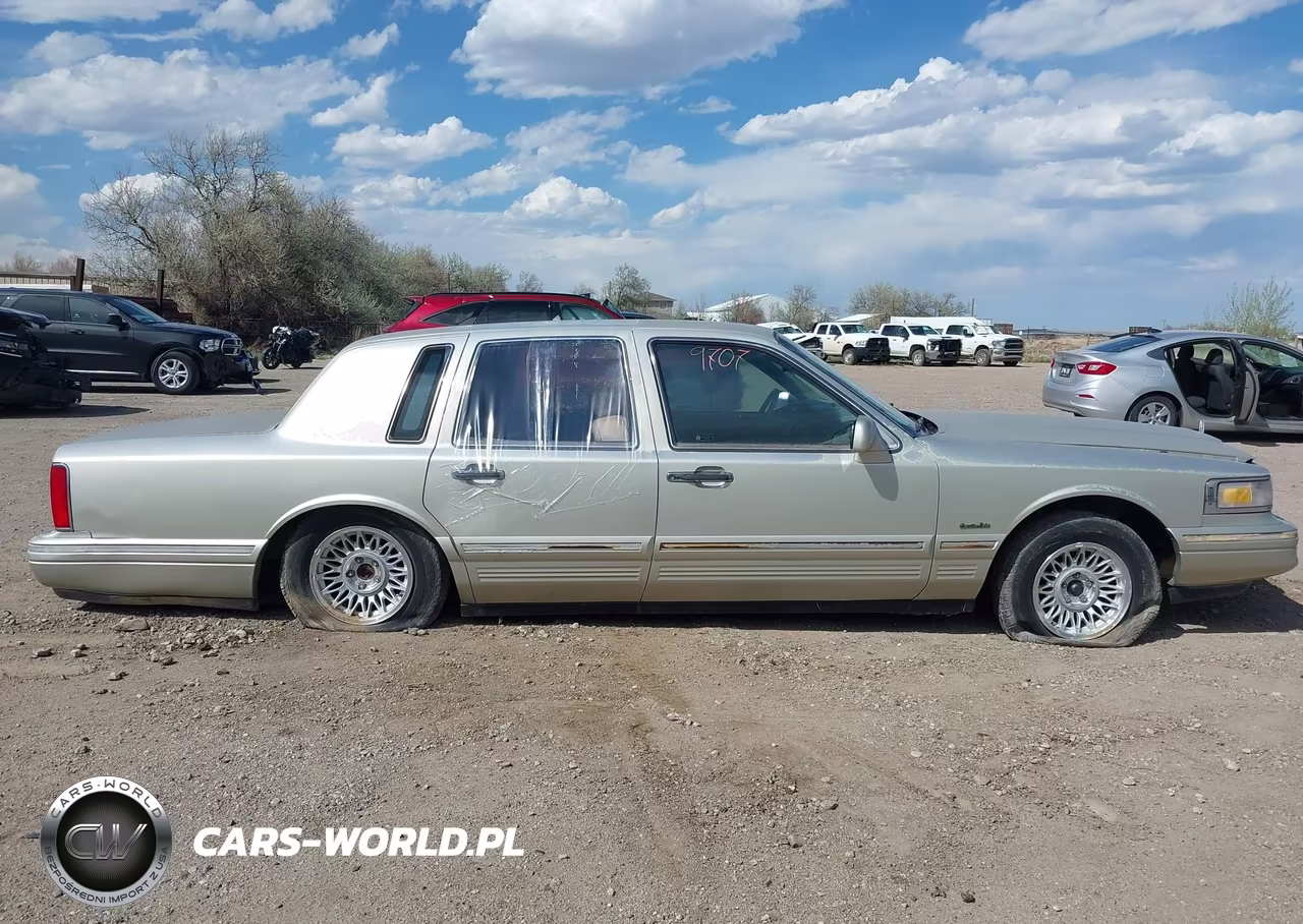 1997 Lincoln Town Car Executive VIN:1LNLM81WXVY733860 - 17