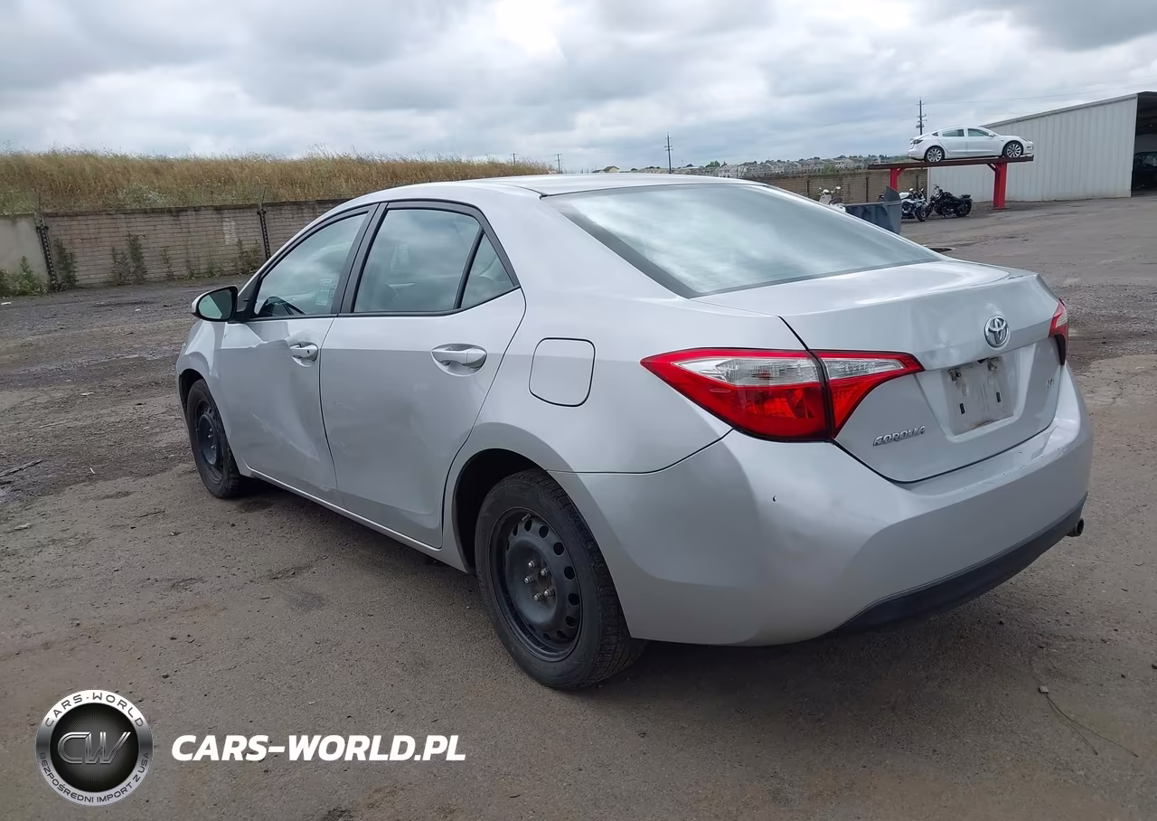 2015 Toyota Corolla Le VIN:5YFBURHE3FP232446 - 3