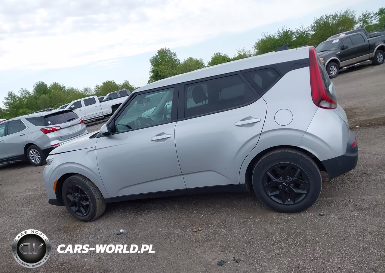 2021 Kia Soul S VIN:KNDJ23AU3M7751673 - 14
