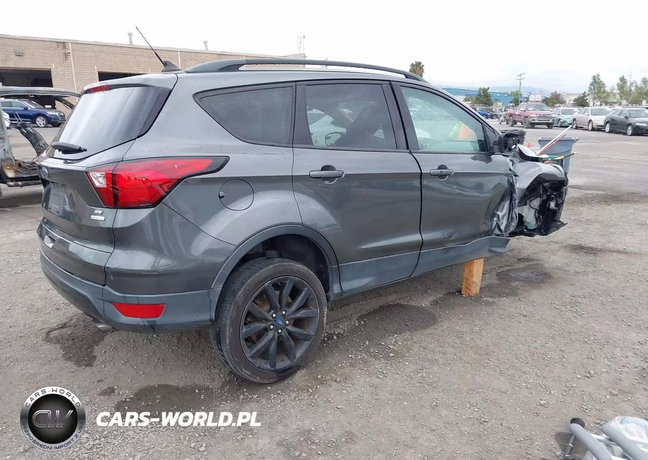 2019 Ford Escape Se VIN:1FMCU0GDXKUA36344 - 4