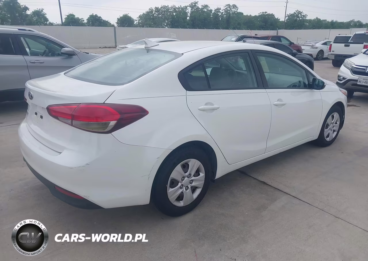 2018 Kia Forte Lx VIN:3KPFL4A79JE212828 - 4