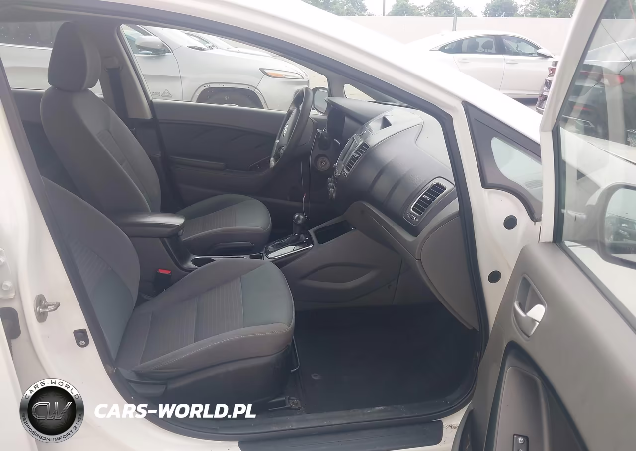 2018 Kia Forte Lx VIN:3KPFL4A79JE212828 - 5