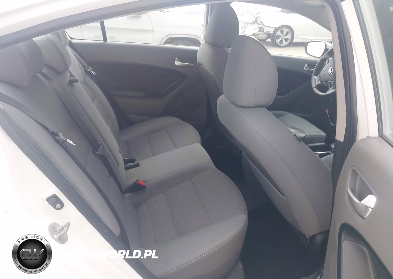 2018 Kia Forte Lx VIN:3KPFL4A79JE212828 - 8