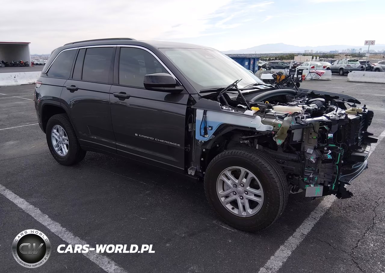 2025 Jeep Grand Cherokee Laredo 4X4