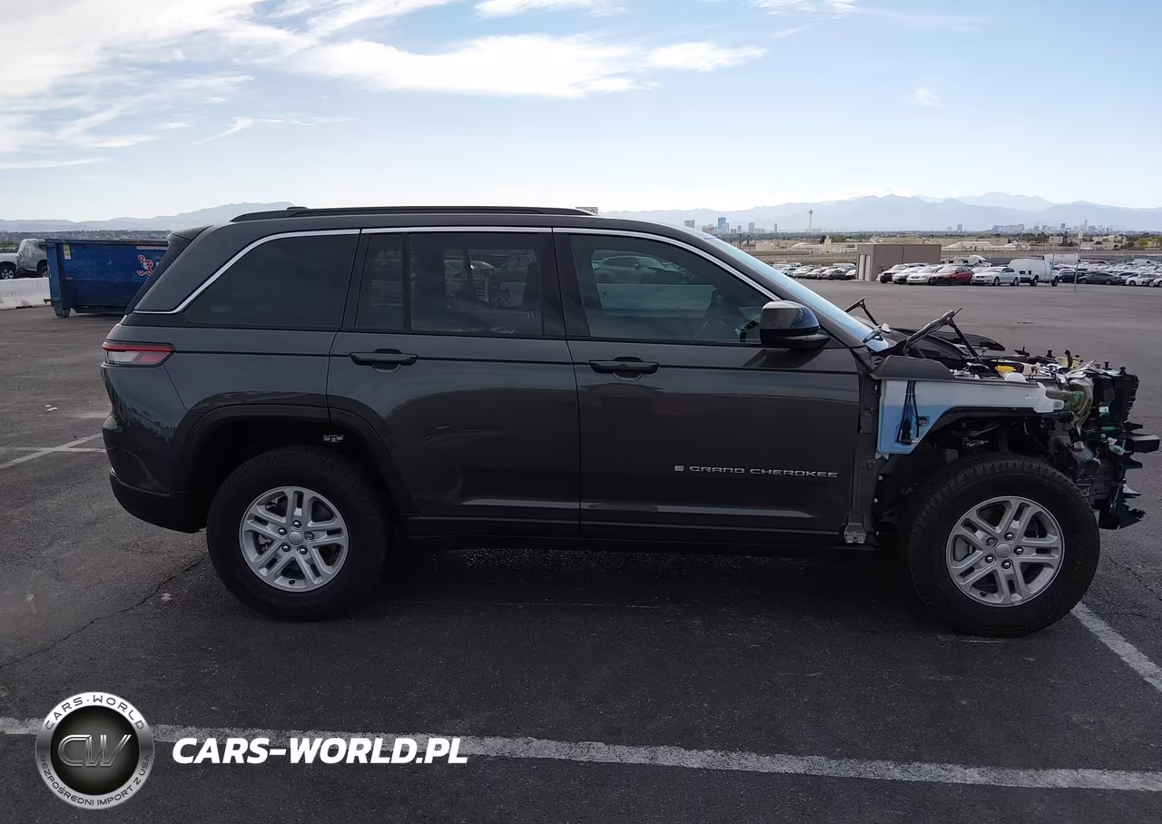 2025 Jeep Grand Cherokee Laredo 4X4 VIN:1C4RJHAG5SC362440 - 14