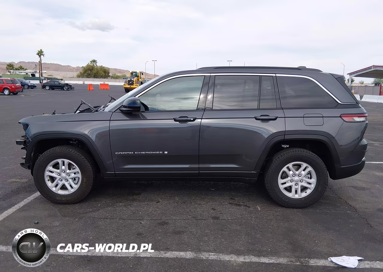 2025 Jeep Grand Cherokee Laredo 4X4 VIN:1C4RJHAG5SC362440 - 15