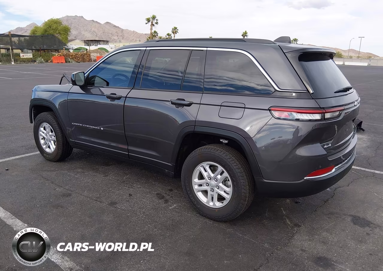2025 Jeep Grand Cherokee Laredo 4X4 VIN:1C4RJHAG5SC362440 - 3