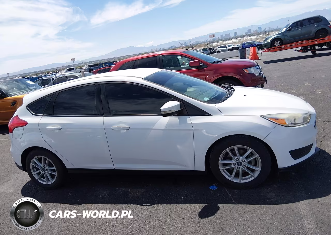 2017 Ford Focus Se VIN:1FADP3K20HL299809 - 13