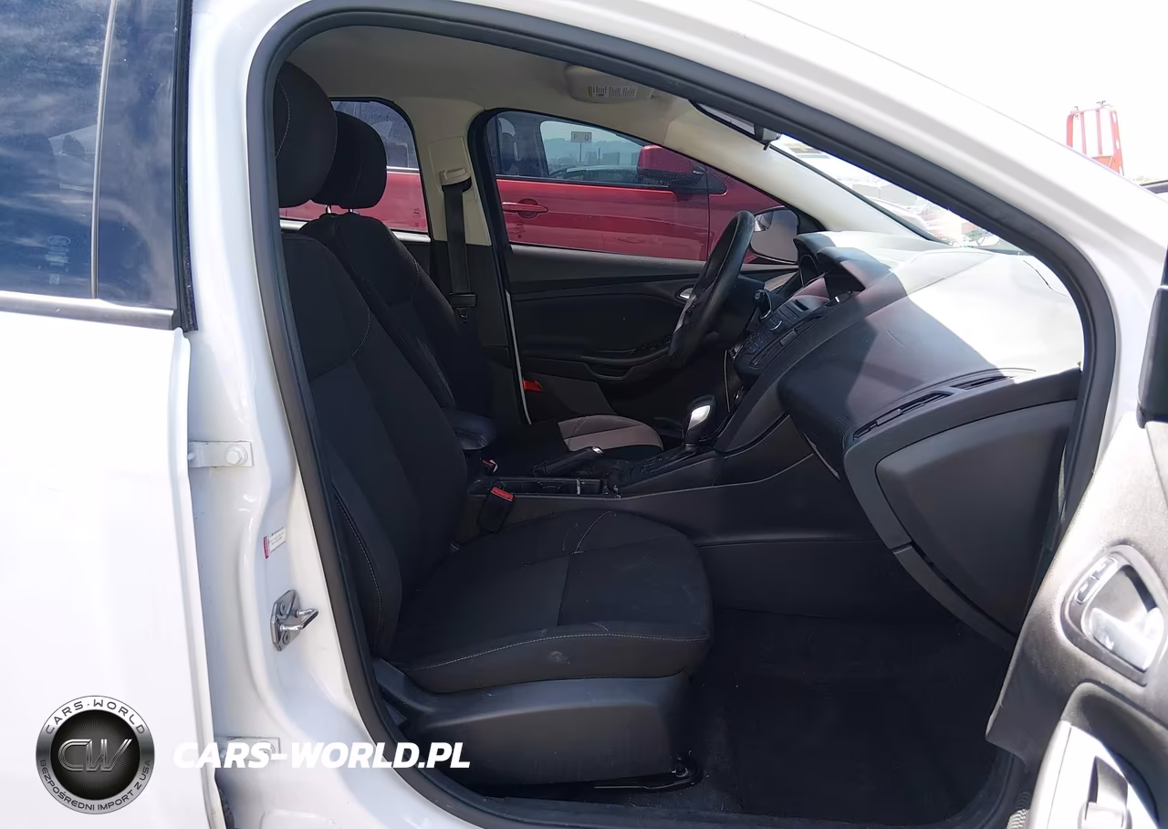 2017 Ford Focus Se VIN:1FADP3K20HL299809 - 5