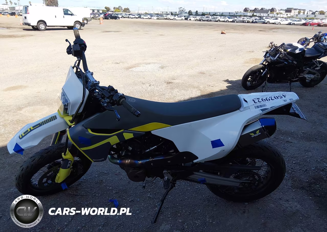 2020 Husqvarna Supermoto 701 VIN:VBKUSV408LM776567 - 13