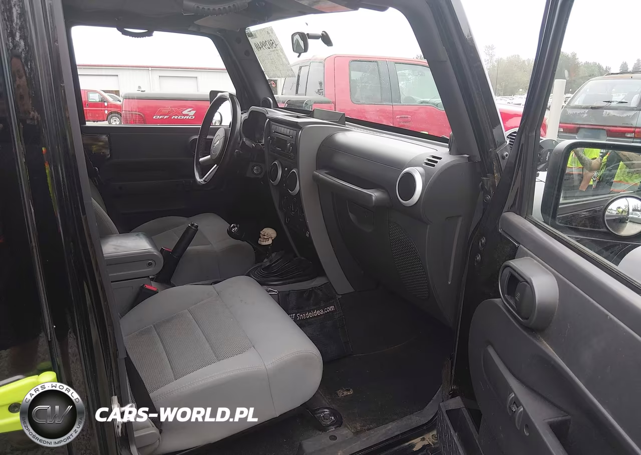 2008 Jeep Wrangler Unlimited Sahara VIN:1J4GA59138L508276 - 17
