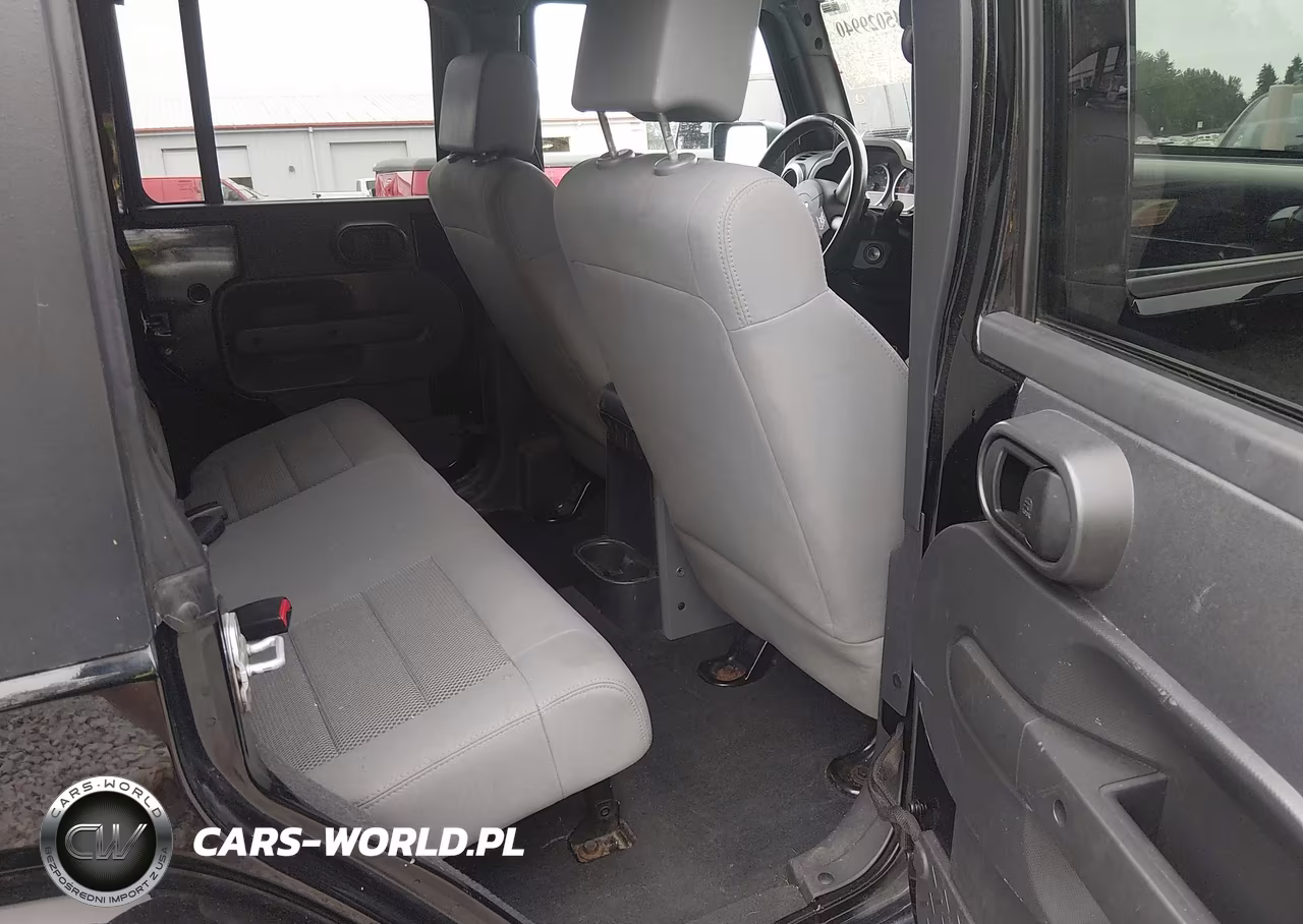 2008 Jeep Wrangler Unlimited Sahara VIN:1J4GA59138L508276 - 18