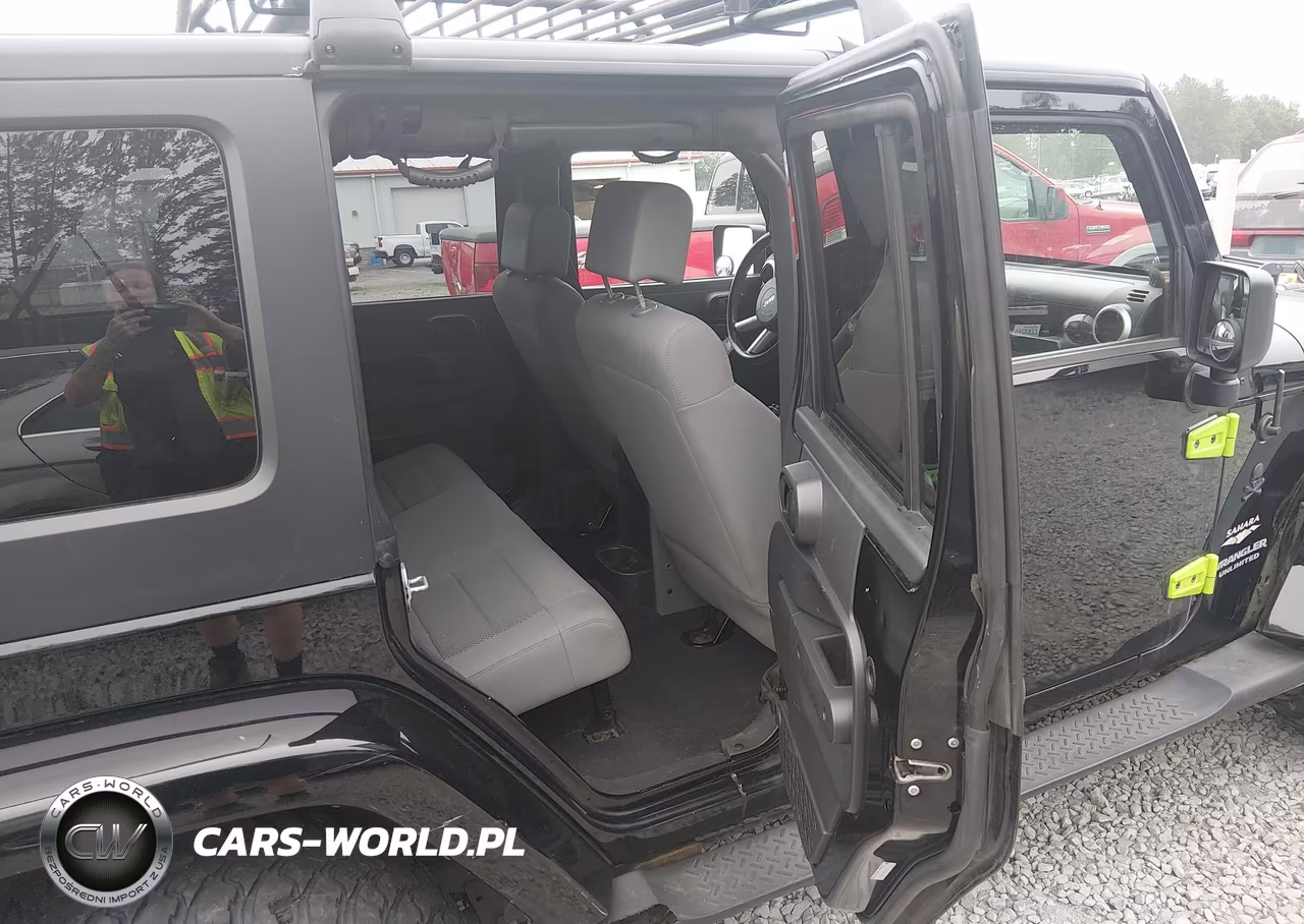 2008 Jeep Wrangler Unlimited Sahara VIN:1J4GA59138L508276 - 8
