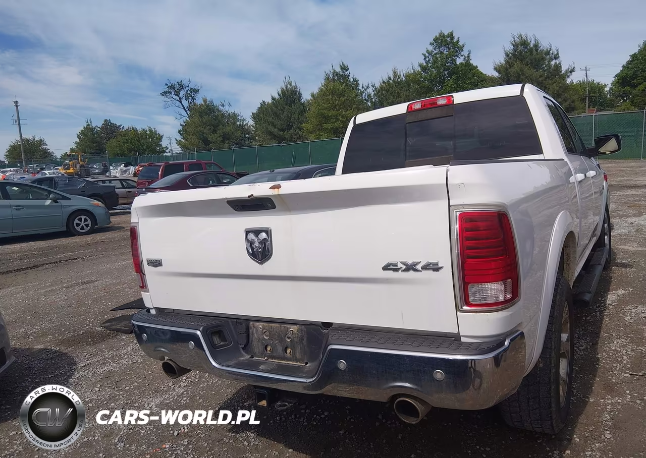 2016 Ram 1500 Laramie VIN:1C6RR7VT8GS302554 - 17
