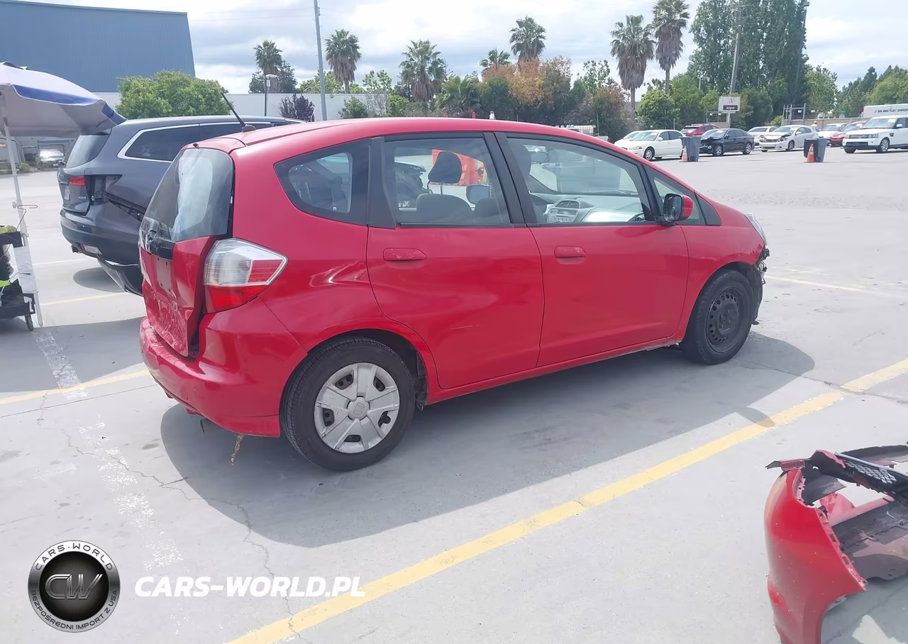 2013 Honda Fit VIN:JHMGE8H33DC026172 - 4