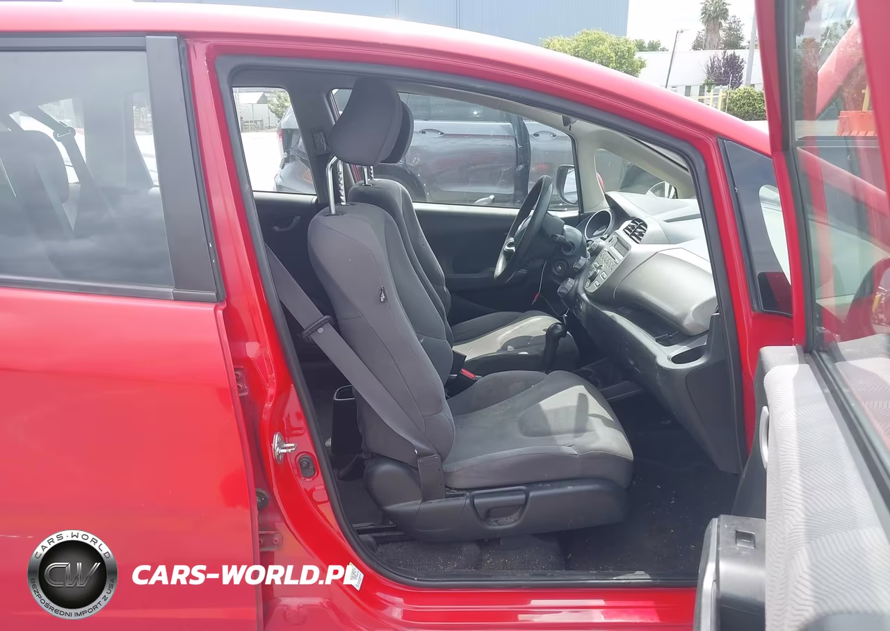 2013 Honda Fit VIN:JHMGE8H33DC026172 - 5