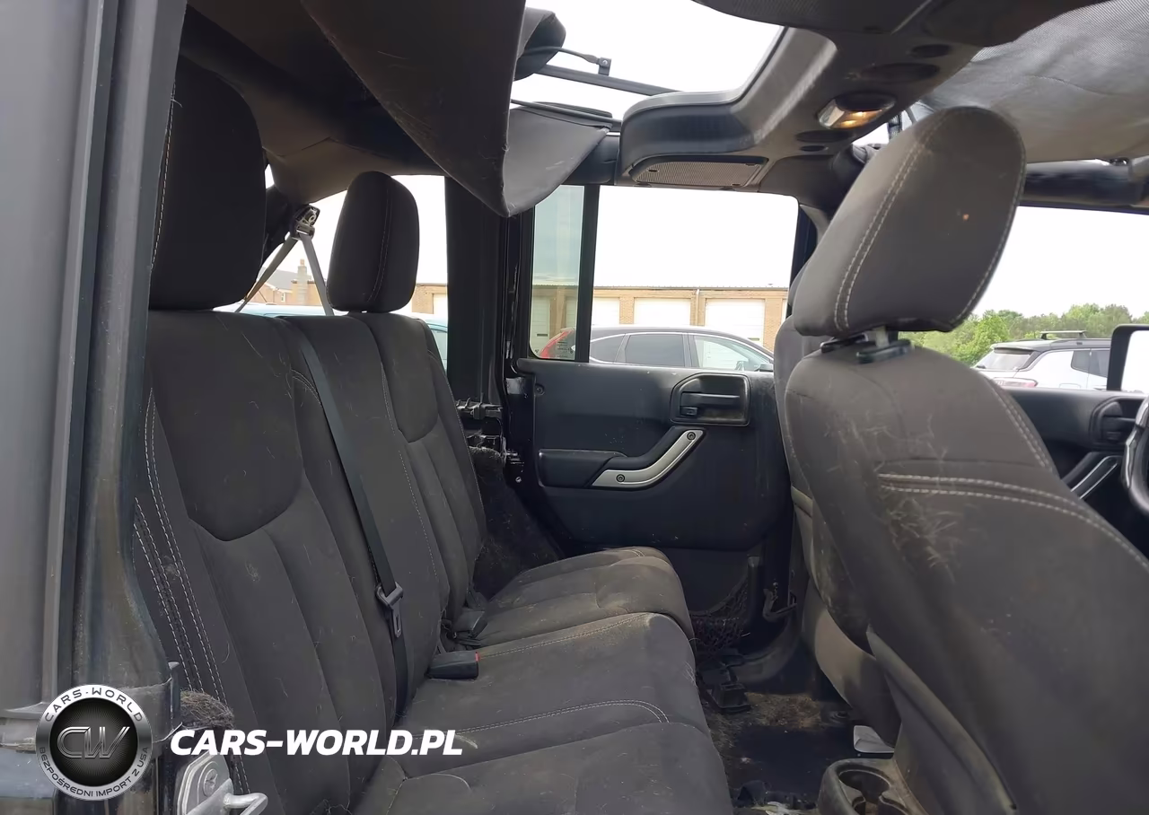 2015 Jeep Wrangler Unlimited Rubicon VIN:1C4BJWFG2FL642241 - 8