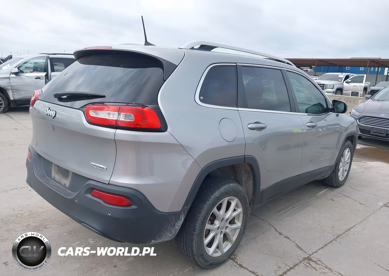 2017 Jeep Cherokee Latitude Fwd VIN:1C4PJLCB3HW640674 - 4