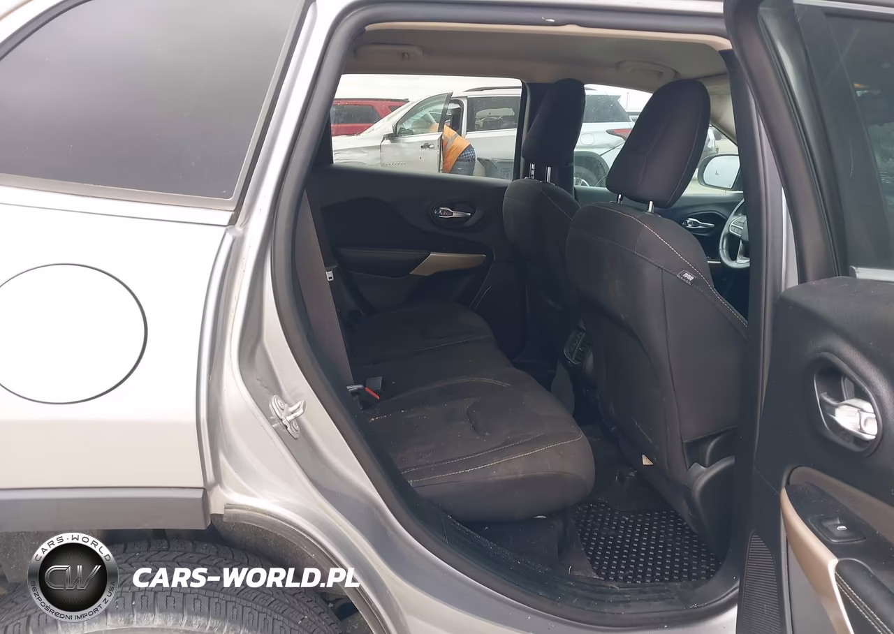 2017 Jeep Cherokee Latitude Fwd VIN:1C4PJLCB3HW640674 - 8