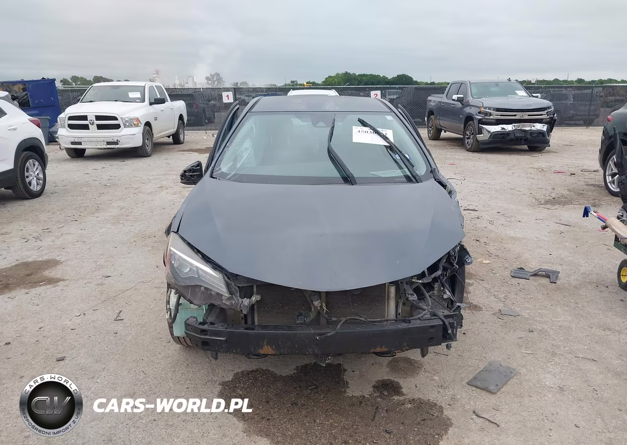 2018 Toyota Corolla Le VIN:5YFBURHE4JP759727 - 11