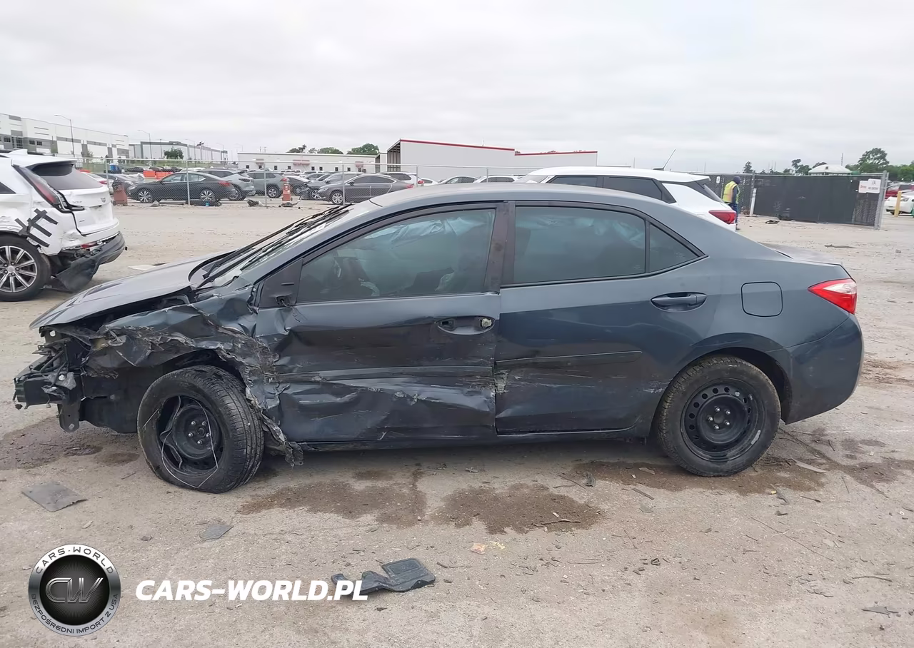 2018 Toyota Corolla Le VIN:5YFBURHE4JP759727 - 13