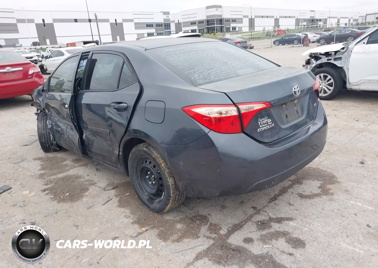 2018 Toyota Corolla Le VIN:5YFBURHE4JP759727 - 3
