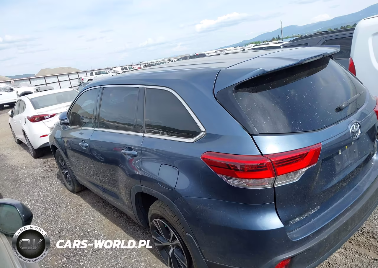 2019 Toyota Highlander Le VIN:5TDBZRFH3KS993431 - 3