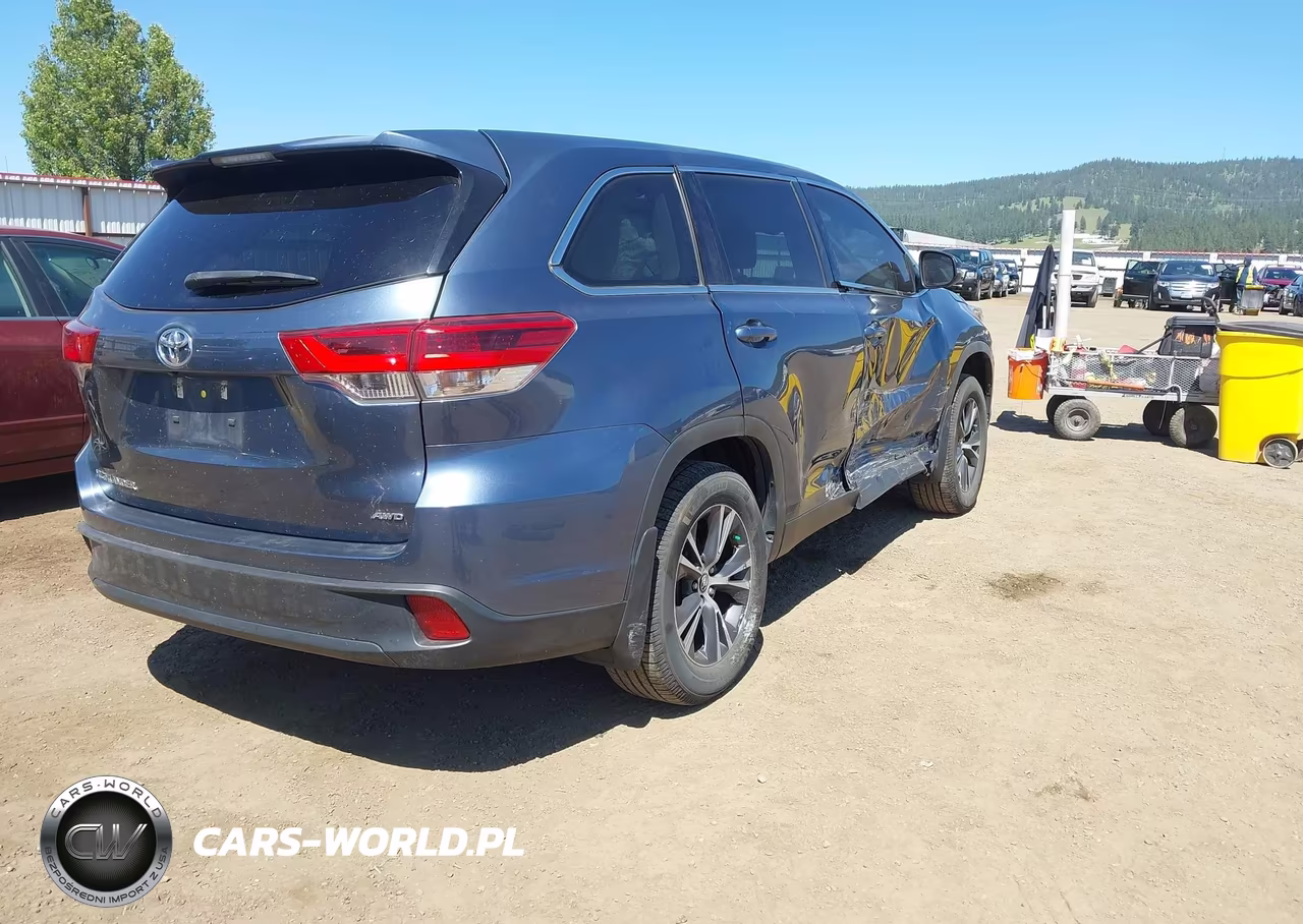 2019 Toyota Highlander Le VIN:5TDBZRFH3KS993431 - 4