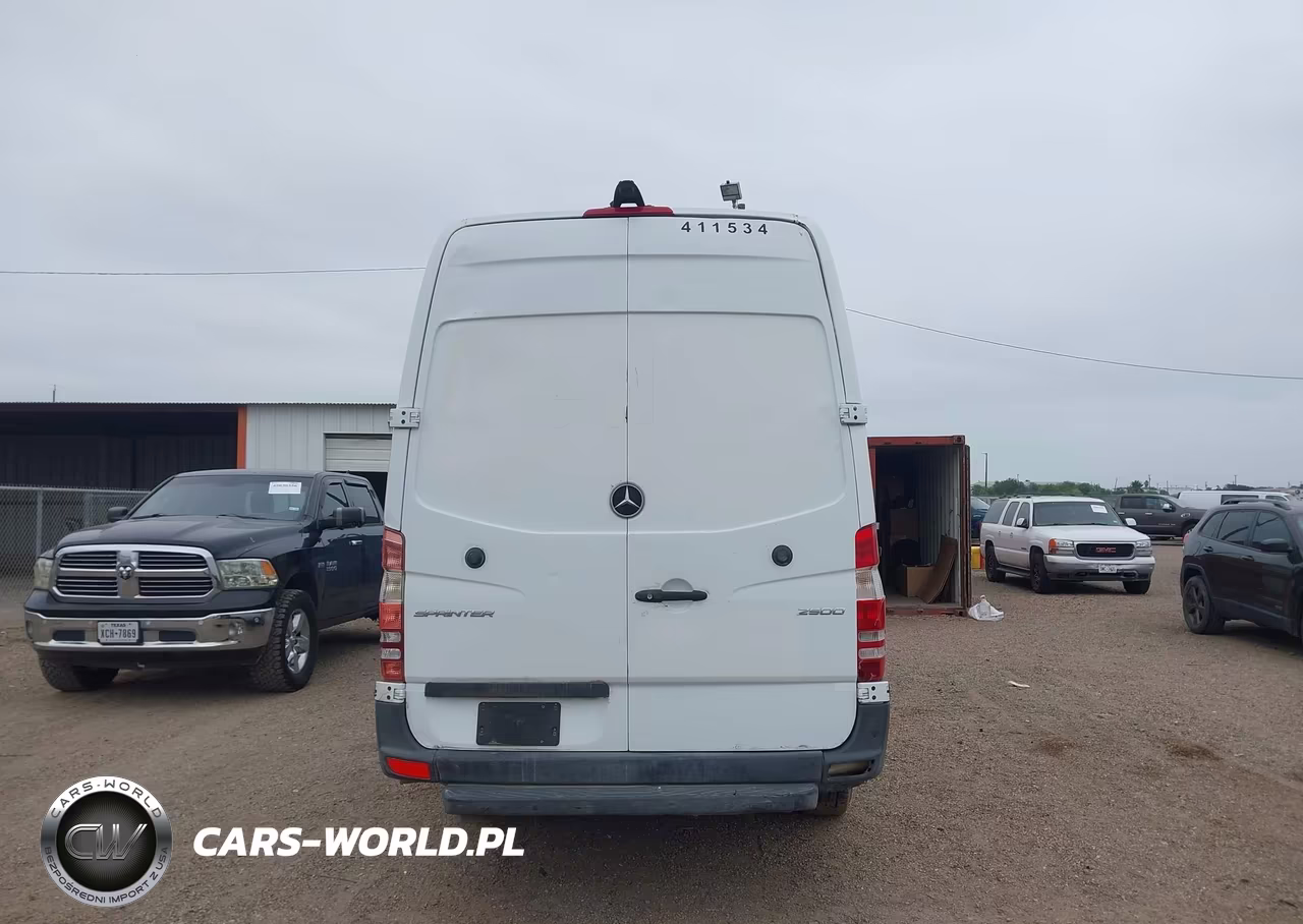 2018 Mercedes-Benz Sprinter 2500 High Roof V6 VIN:WD3PE8CD9JP615923 - 16