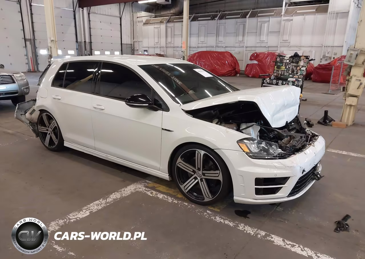 2016 Volkswagen Golf R 4-Door – zdjęcie 1 z 17