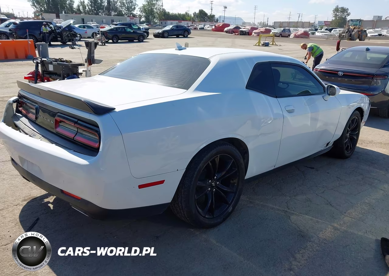 2018 Dodge Challenger Sxt VIN:2C3CDZAG8JH288157 - 4
