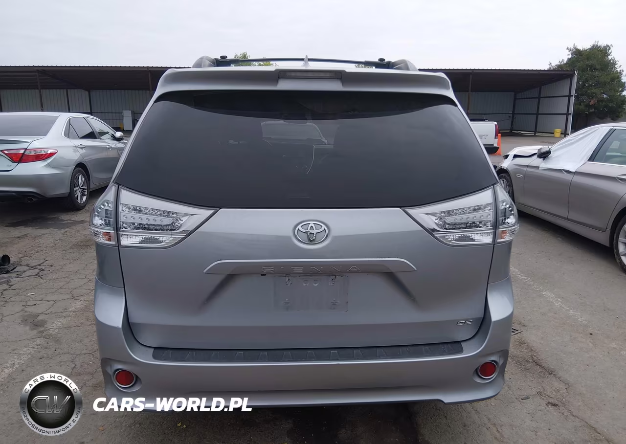 2018 Toyota Sienna Se 8 Passenger VIN:5TDXZ3DC6JS947665 - 17