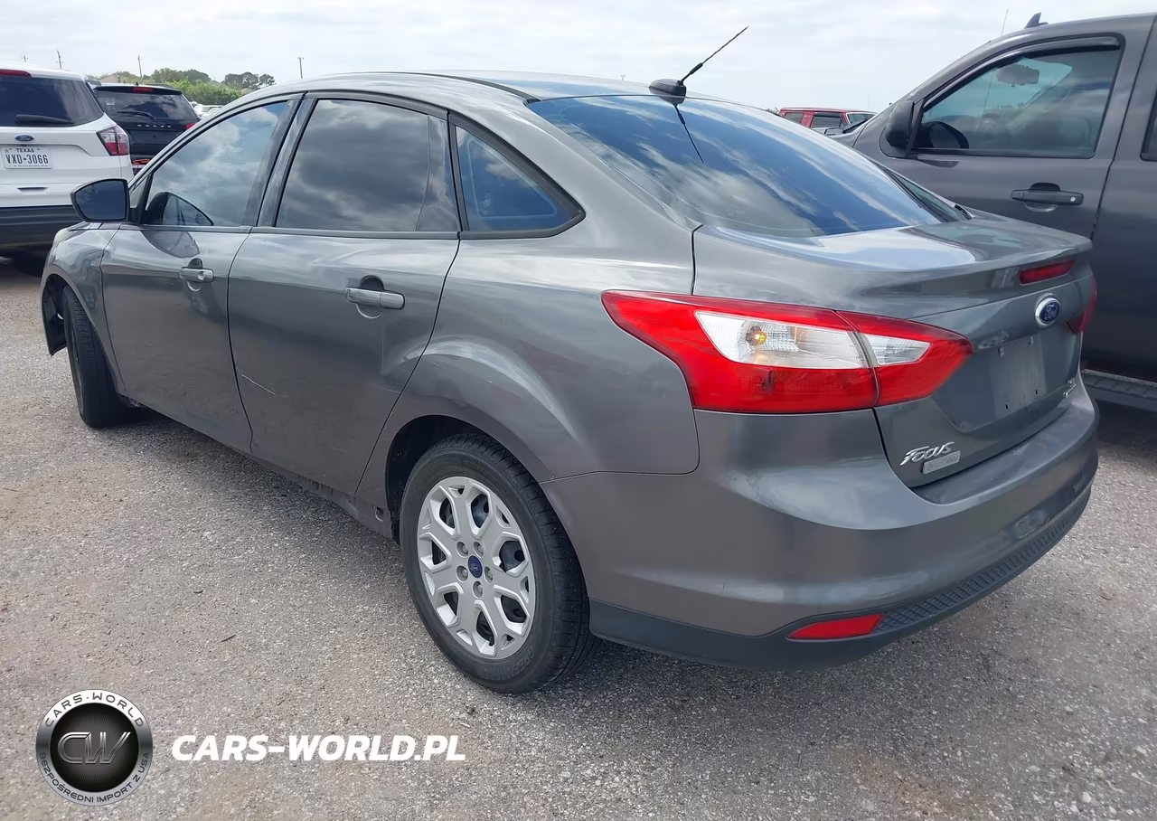 2012 Ford Focus Se VIN:1FAHP3F21CL456462 - 3