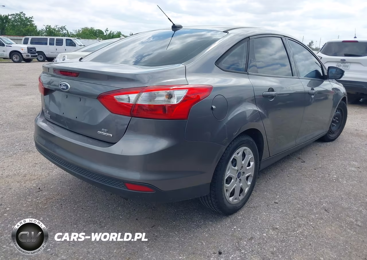 2012 Ford Focus Se VIN:1FAHP3F21CL456462 - 4