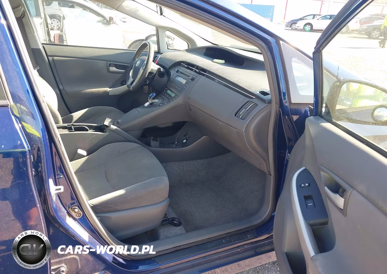 2011 Toyota Prius Two VIN:JTDKN3DU1B1467319 - 5